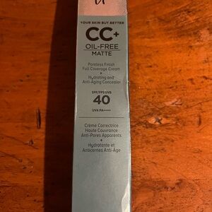 IT Cosmetics CC+ Oil-Free Matte Cream - DEEP
